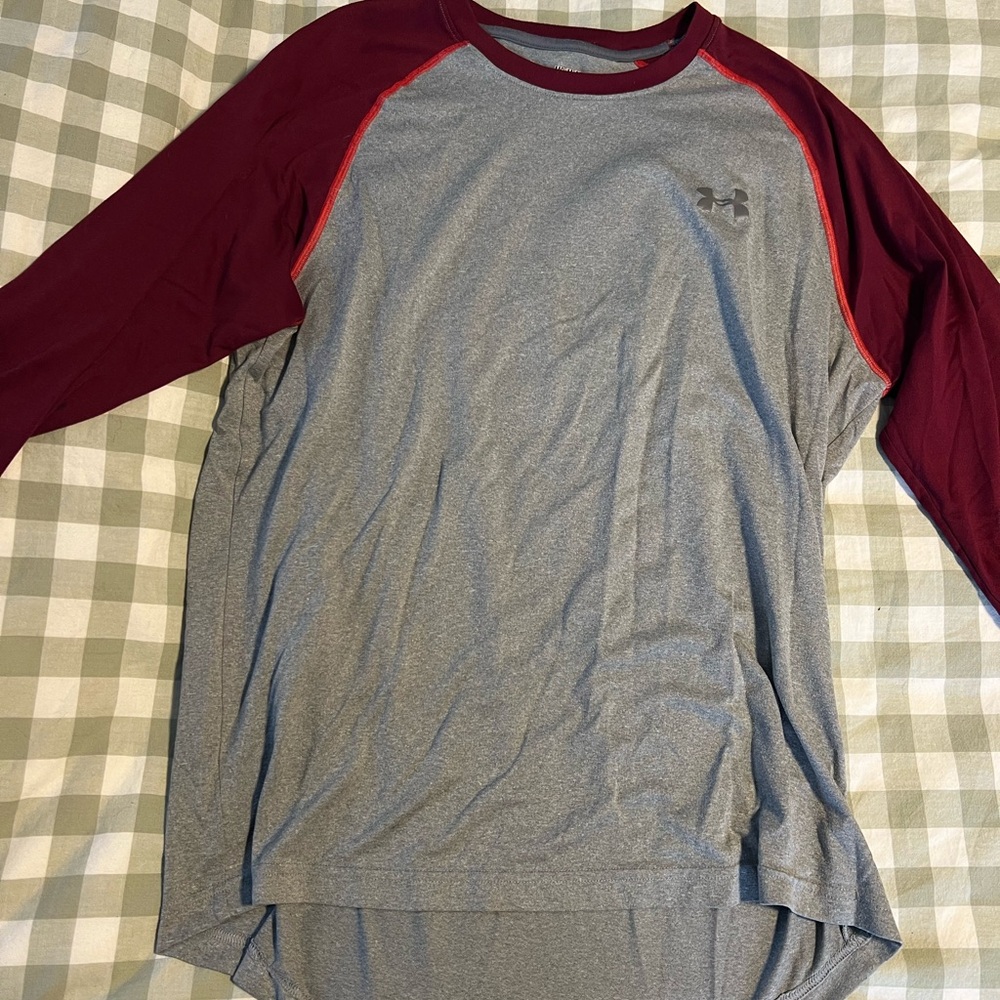 Under Armour Men's 3/4 Sleeve Gray and Maroon Tee - size medium